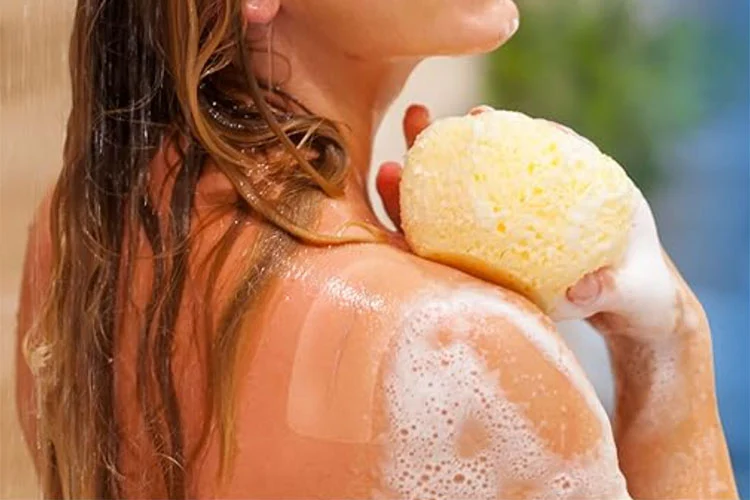 شركة سنغافورية تكشف عن رقعة الندبات الملونة للبشرة والمدعمة بالحمض النووي الريبي (RNA).